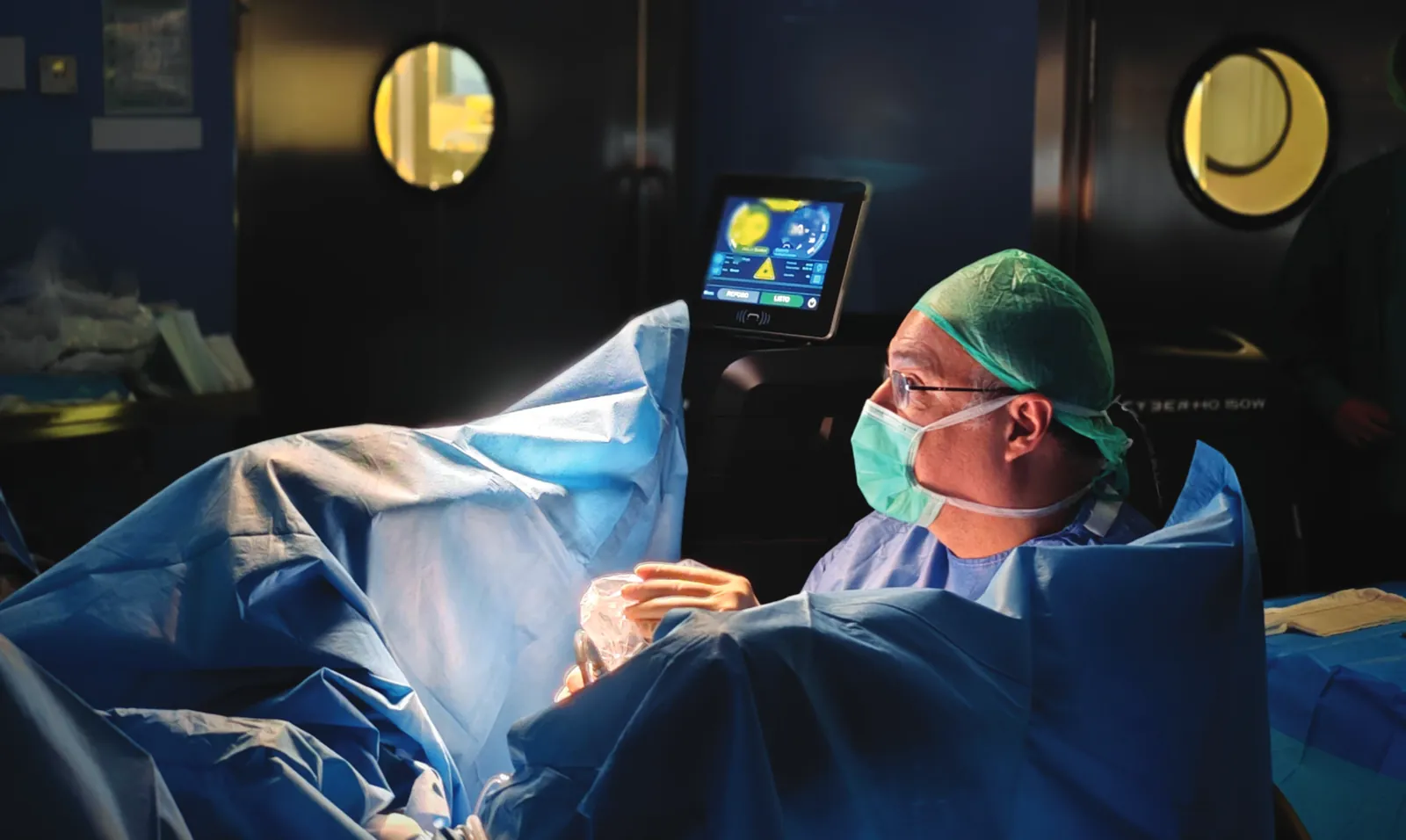 Dr. Gómez Sancha in the operating theatre