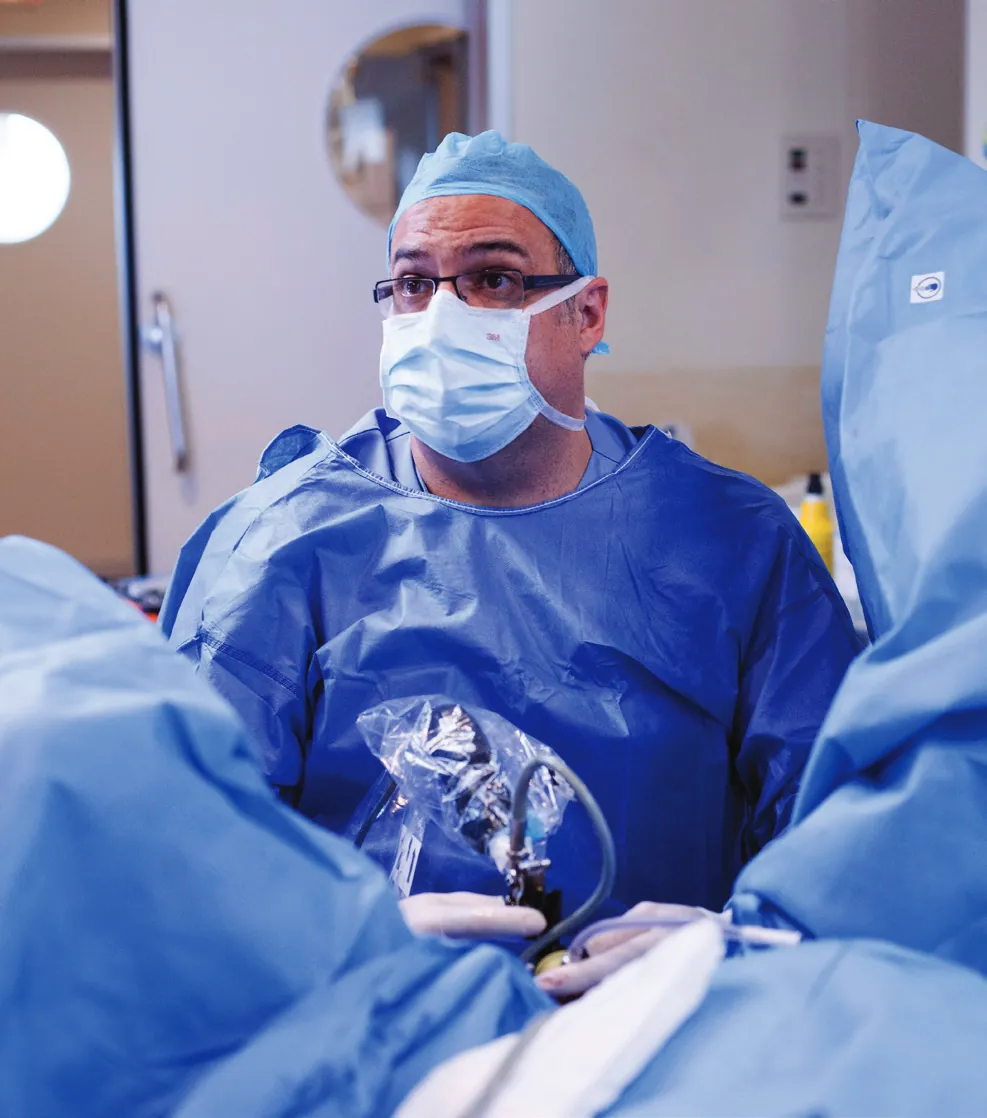 Dr. Gómez Sancha operating